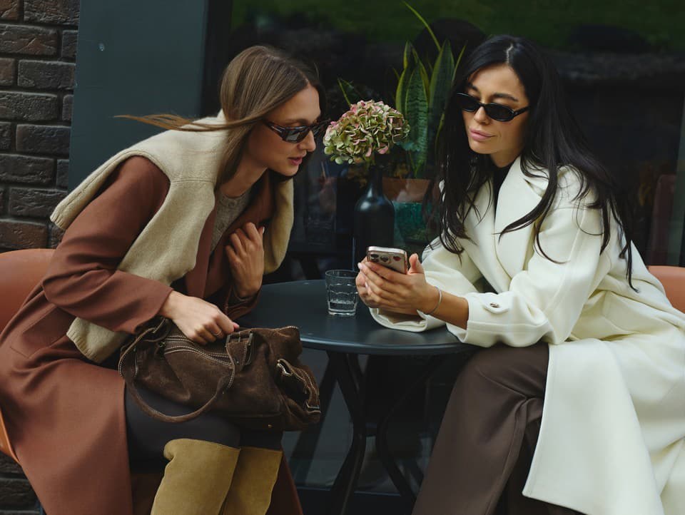 Two stylish young women